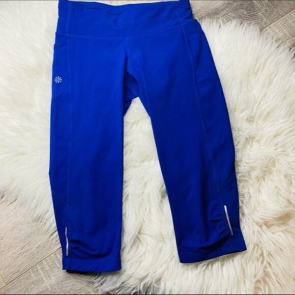 Athleta Dobby Be Free Capri pocket cropped Leggings - Picture 2 of 10